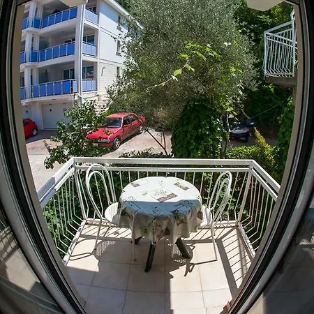 Apartament Lidia *