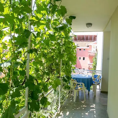 Apartament Lidia *